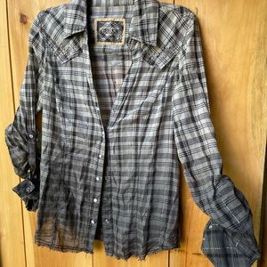 VINTAGE GUESS BUTTON UP 🖤🤍